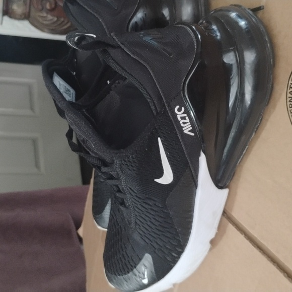 Nike Air Max 270 - Picture 1 of 9